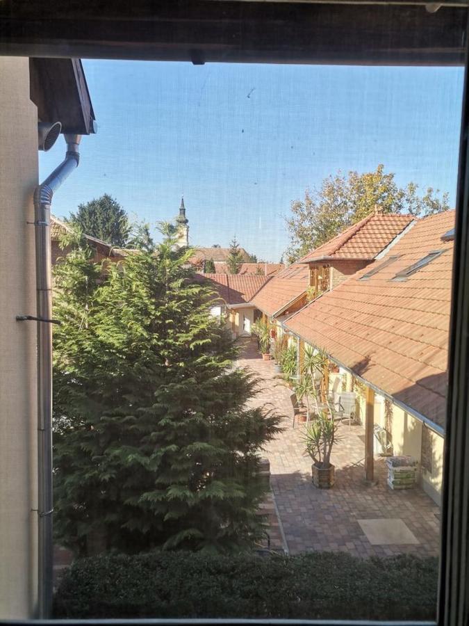 Lika Panzio Gyula Hotel Екстериор снимка
