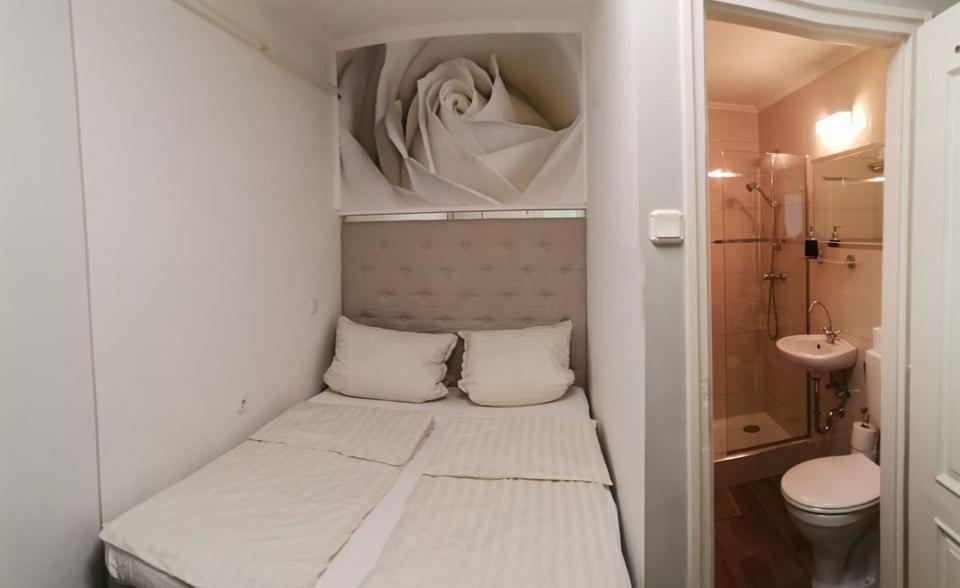 Lika Panzio Gyula Hotel Екстериор снимка