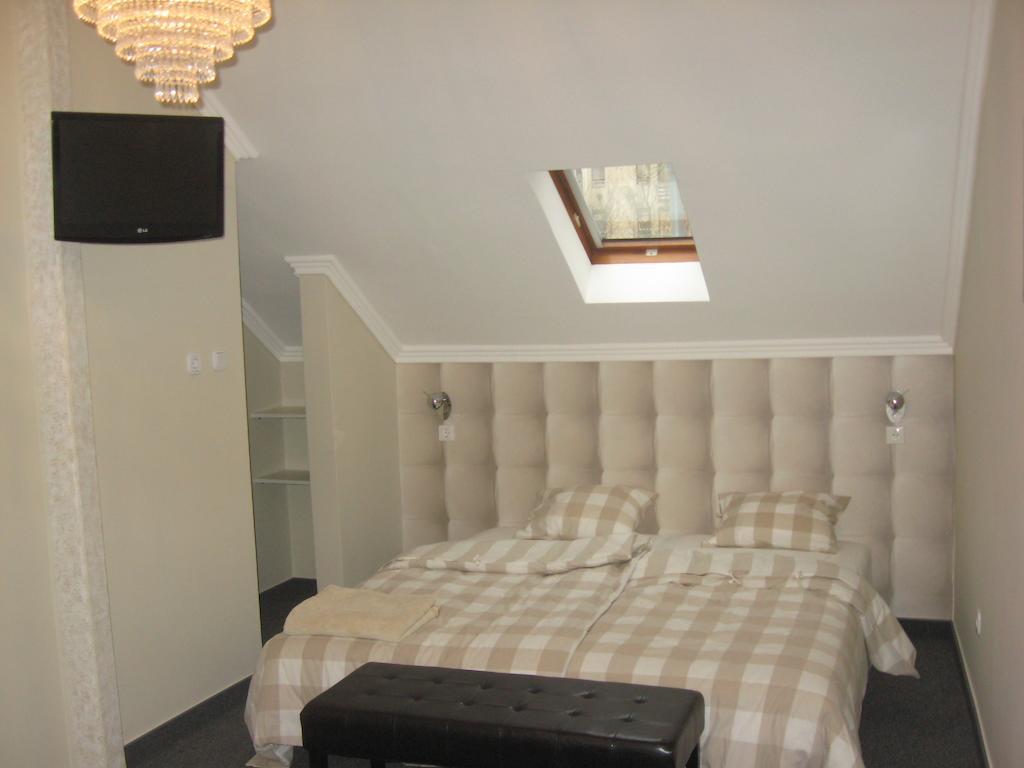 Lika Panzio Gyula Hotel Екстериор снимка